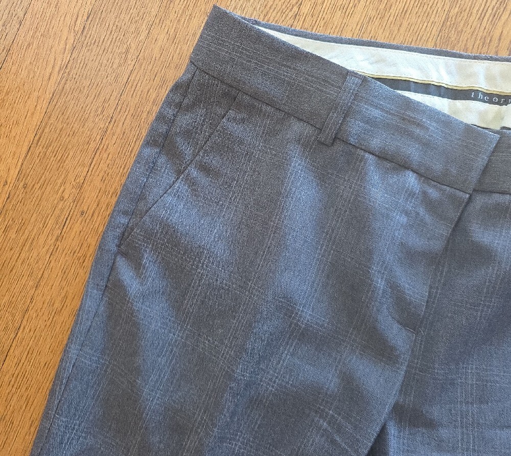 ๐Theory Light Wool Pants in Light Plaid Gray - Picture 9 of 12